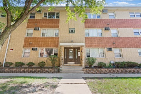 Photo of 32 Elgin Avenue #B2, Forest Park, IL 60130 (MLS # 12741744)
