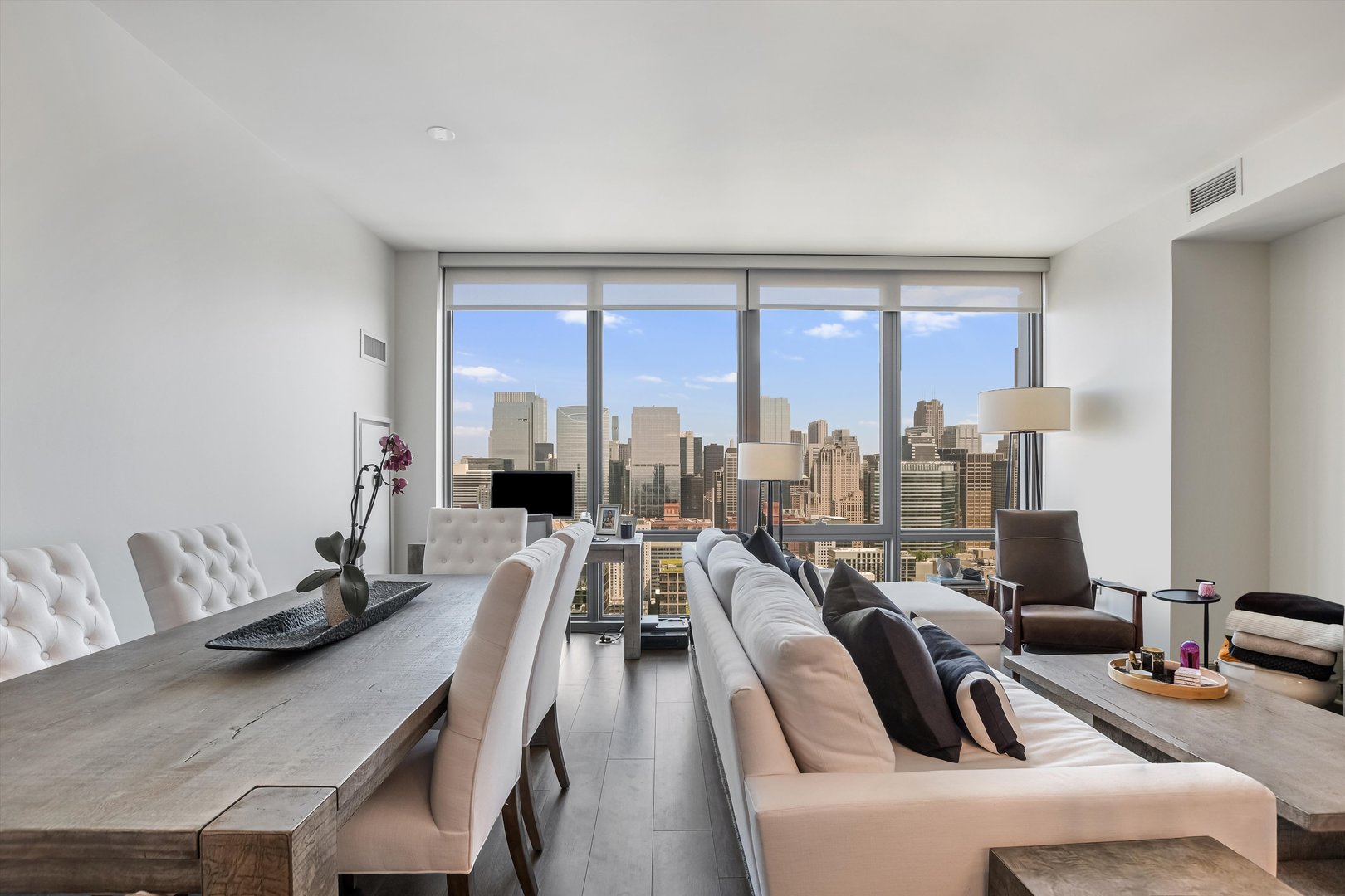 164 N Peoria Street 4004