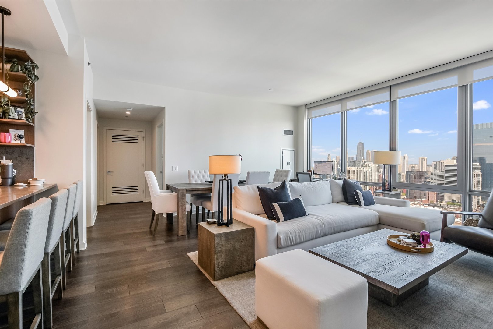 164 N Peoria Street 4004