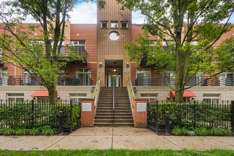 1033 E 46th Street 303 Chicago IL 60653