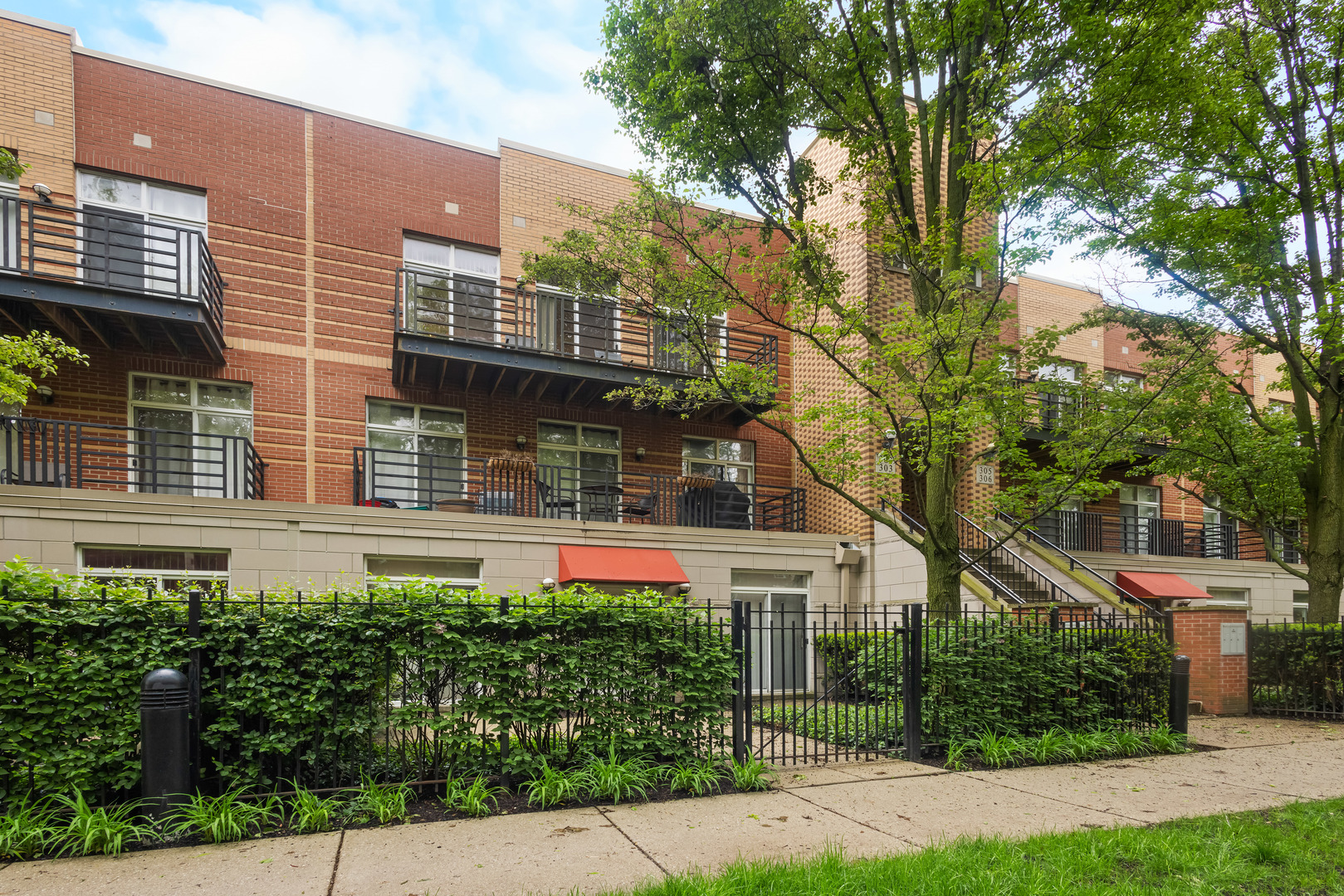 1033 E 46th Street 303