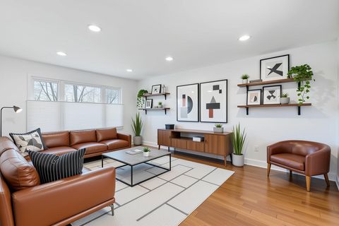 Tiny photo for 1817 Somerset Lane, Northbrook, IL 60062 (MLS # 12568418)