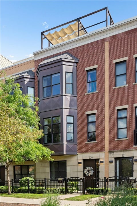 Photo of 729 W 15th Street, Chicago, IL 60607 (MLS # 12753104)