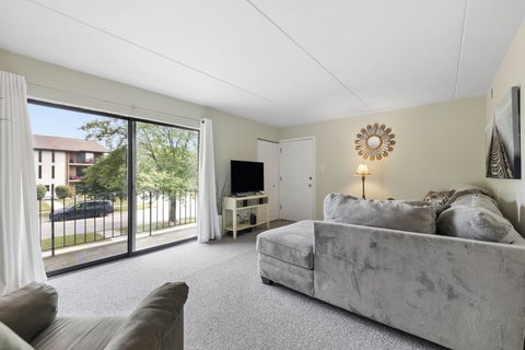 Tiny photo for 9949 Shady Lane #2B, Orland Park, IL 60462 (MLS # 12691256)