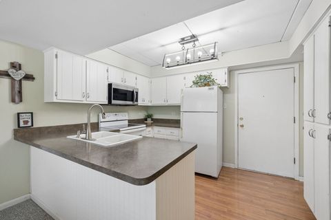 Tiny photo for 9949 Shady Lane #2B, Orland Park, IL 60462 (MLS # 12691256)