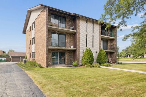 Tiny photo for 9949 Shady Lane #2B, Orland Park, IL 60462 (MLS # 12691256)