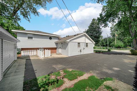 Tiny photo for 5613 W 84th Place, Burbank, IL 60459 (MLS # 12444437)