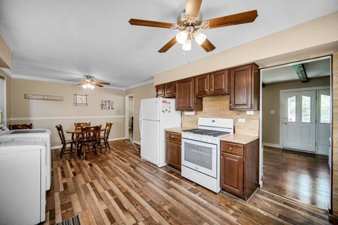 Tiny photo for 5613 W 84th Place, Burbank, IL 60459 (MLS # 12444437)