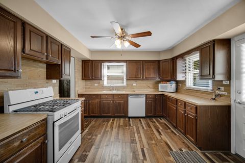 Tiny photo for 5613 W 84th Place, Burbank, IL 60459 (MLS # 12444437)