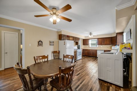 Tiny photo for 5613 W 84th Place, Burbank, IL 60459 (MLS # 12444437)