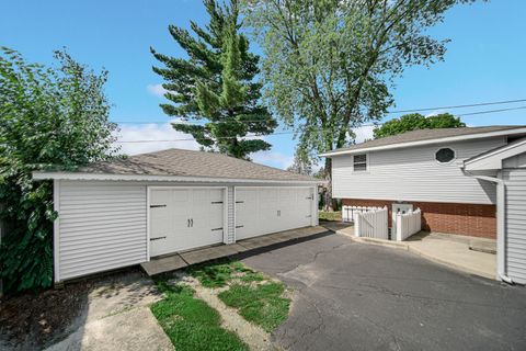 Tiny photo for 5613 W 84th Place, Burbank, IL 60459 (MLS # 12444437)