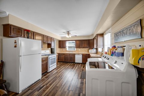 Tiny photo for 5613 W 84th Place, Burbank, IL 60459 (MLS # 12444437)