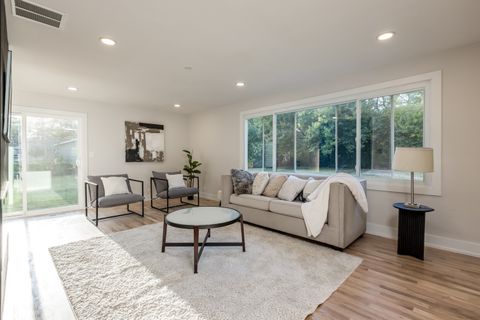 Tiny photo for 760 Buckeye Drive, Hoffman Estates, IL 60169 (MLS # 12497349)