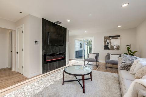 Tiny photo for 760 Buckeye Drive, Hoffman Estates, IL 60169 (MLS # 12497349)