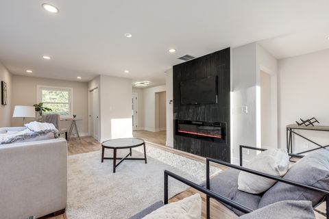 Tiny photo for 760 Buckeye Drive, Hoffman Estates, IL 60169 (MLS # 12497349)