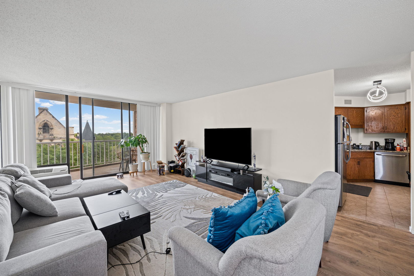 3100 S King Drive 601
