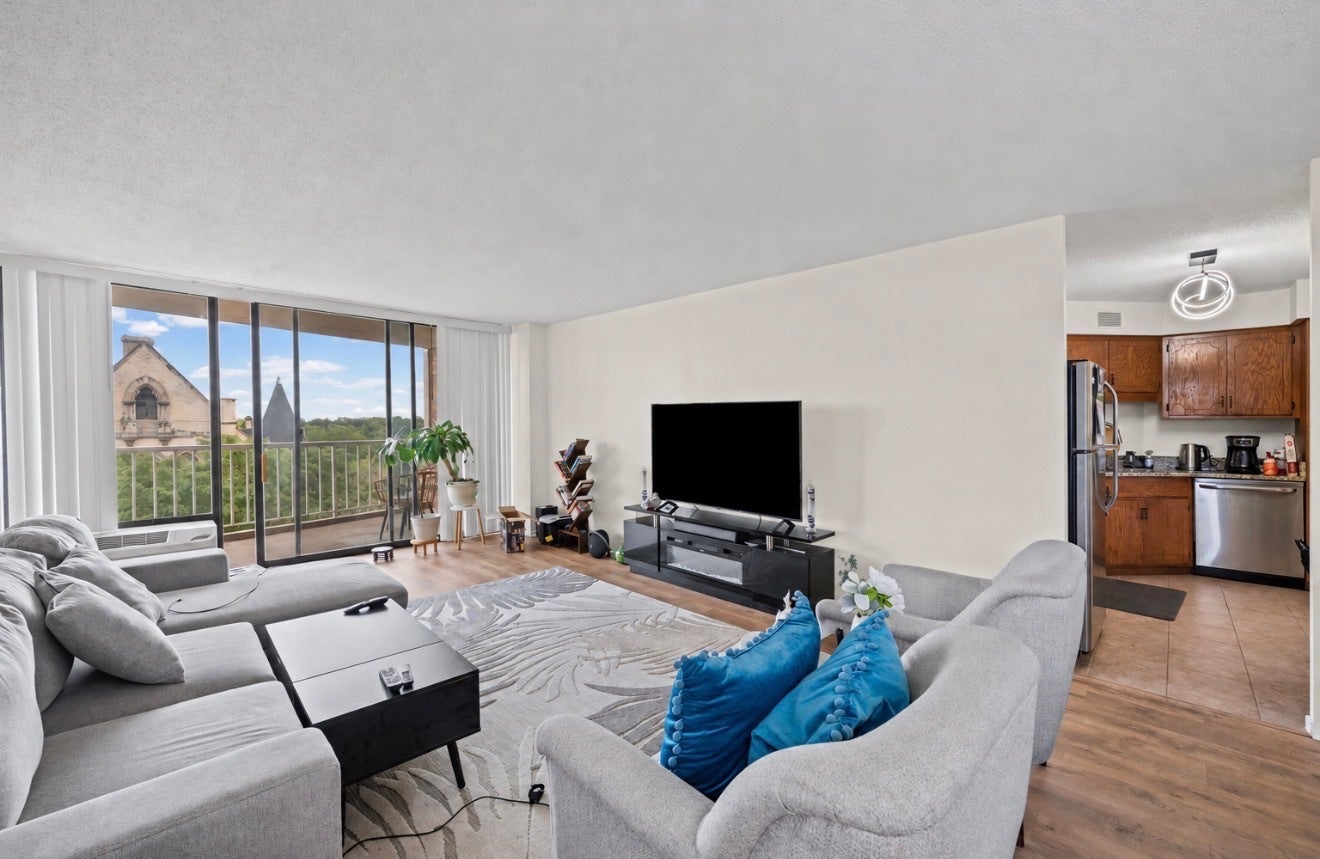 3100 S King Drive 601