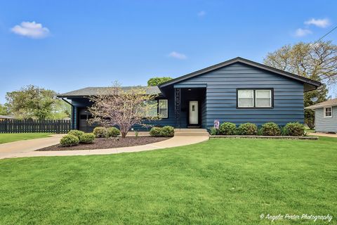 Photo of 1320 Glenwood Avenue, Waukegan, IL 60085 (MLS # 12643411)