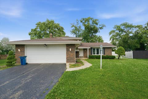 Photo of 819 River Forest Court, Bensenville, IL 60106 (MLS # 12693033)