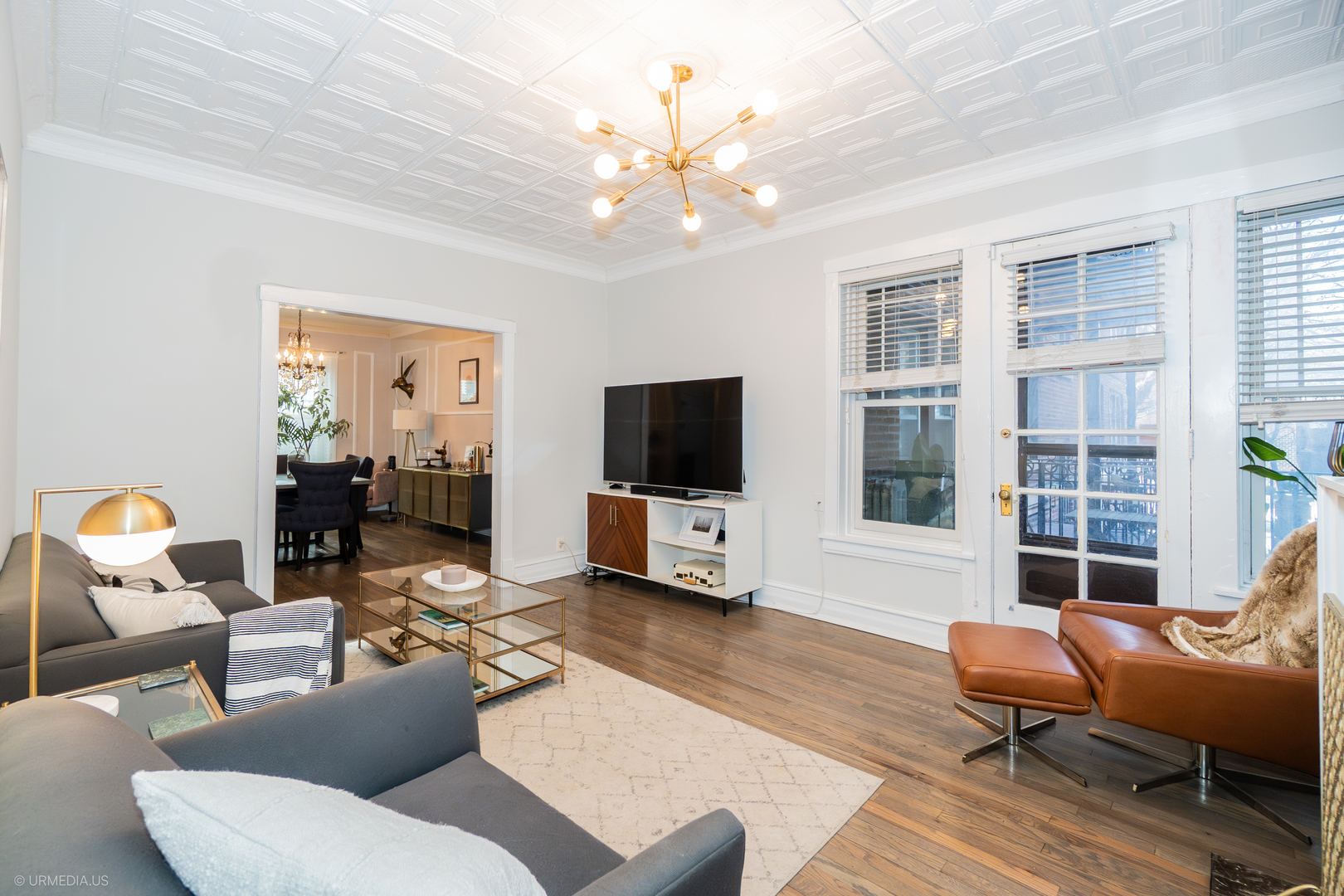 3644 N PINE GROVE Avenue 1