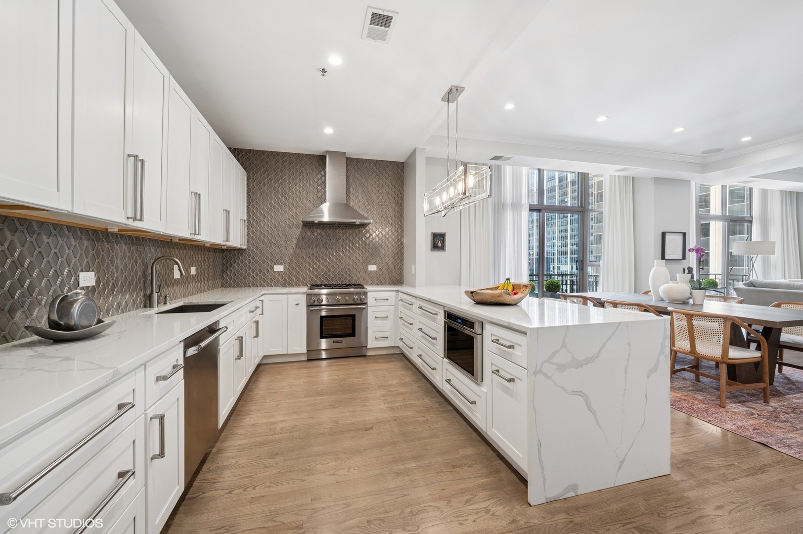 212 W Washington Street 1807