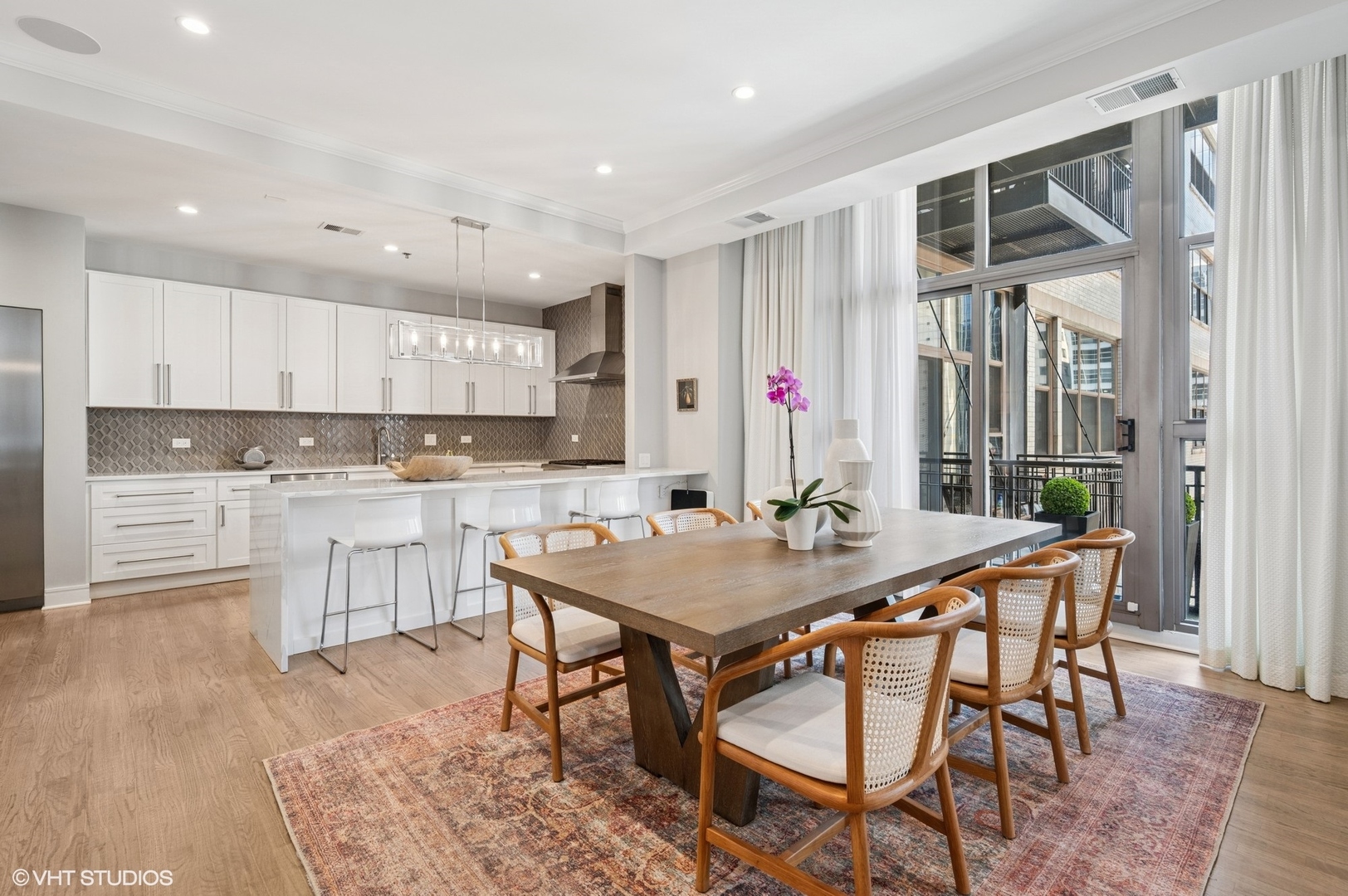 212 W Washington Street 1807
