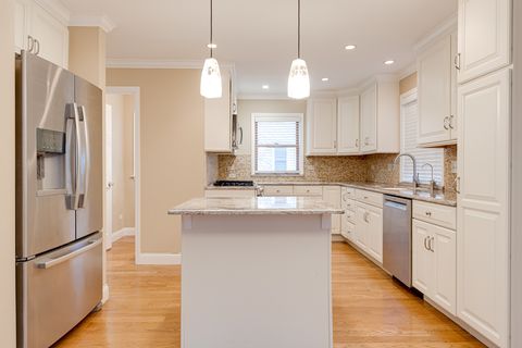 Tiny photo for 9 S Ridge Avenue, Arlington Heights, IL 60005 (MLS # 12624447)