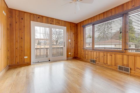 Tiny photo for 9 S Ridge Avenue, Arlington Heights, IL 60005 (MLS # 12624447)