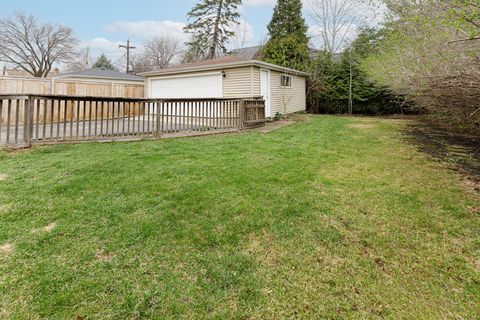 Tiny photo for 9 S Ridge Avenue, Arlington Heights, IL 60005 (MLS # 12624447)