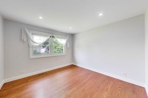 Tiny photo for 504 W Berkley Drive, Arlington Heights, IL 60004 (MLS # 12610720)
