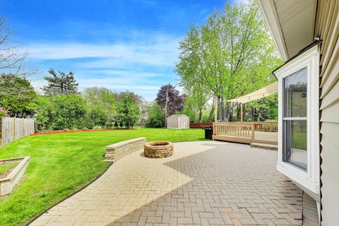 Tiny photo for 504 W Berkley Drive, Arlington Heights, IL 60004 (MLS # 12610720)