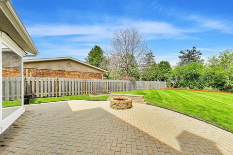 Tiny photo for 504 W Berkley Drive, Arlington Heights, IL 60004 (MLS # 12610720)
