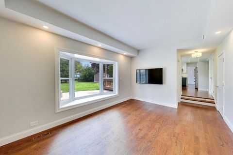 Tiny photo for 504 W Berkley Drive, Arlington Heights, IL 60004 (MLS # 12610720)