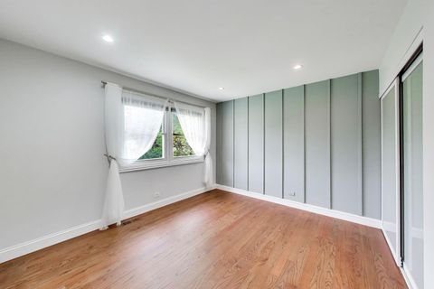 Tiny photo for 504 W Berkley Drive, Arlington Heights, IL 60004 (MLS # 12610720)
