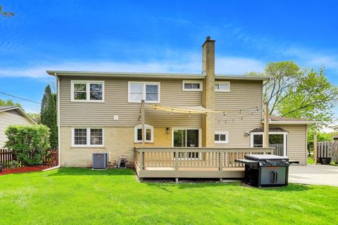 Tiny photo for 504 W Berkley Drive, Arlington Heights, IL 60004 (MLS # 12610720)
