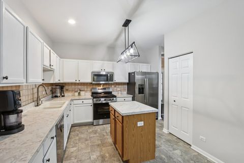 Tiny photo for 373 Evergreen Circle, Glendale Heights, IL 60139 (MLS # 12502785)