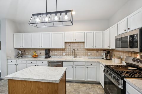 Tiny photo for 373 Evergreen Circle, Glendale Heights, IL 60139 (MLS # 12502785)