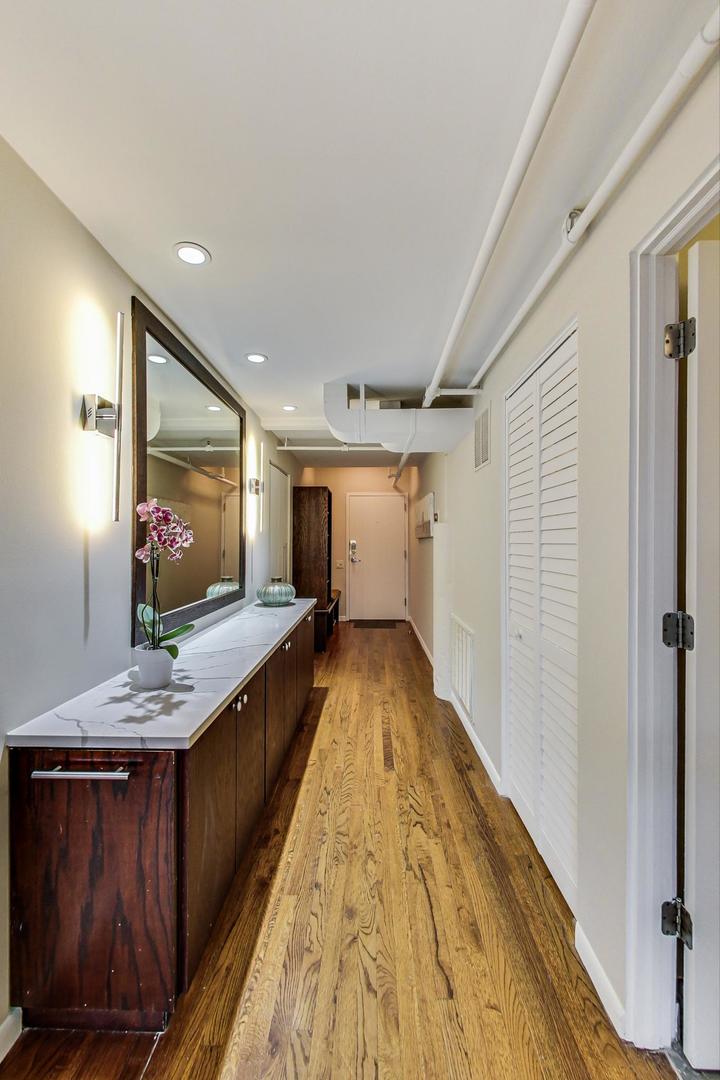 1000 W Washington Boulevard 512