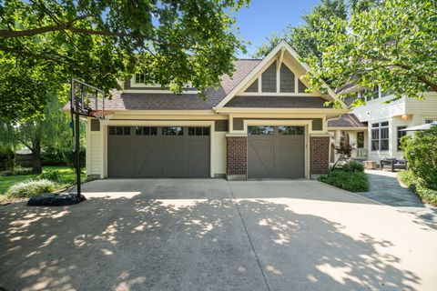 Tiny photo for 610 Hammerschmidt Avenue, Lombard, IL 60148 (MLS # 12433427)