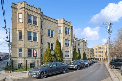Tiny photo for 4852 N Sacramento Avenue #3, Chicago, IL 60625 (MLS # 12489314)