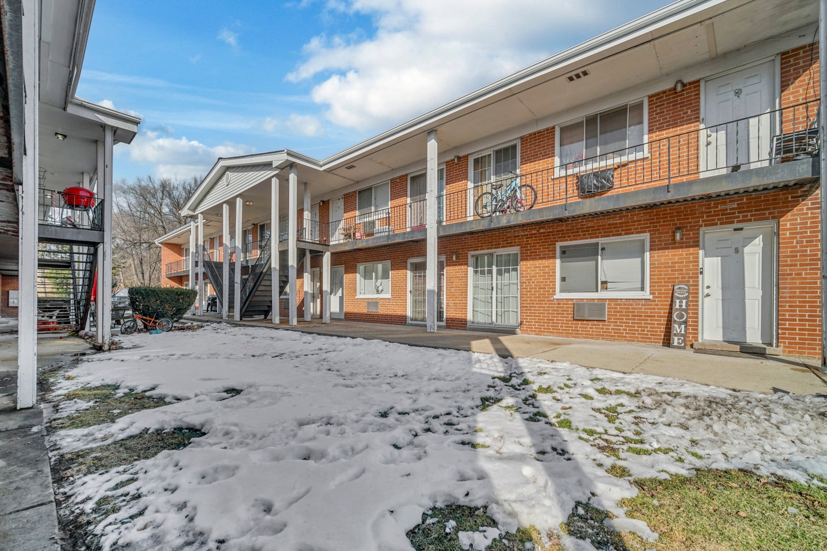 327 N Princeton Avenue 9