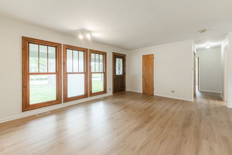 Tiny photo for 679 W Elk Grove Boulevard, Elk Grove Village, IL 60007 (MLS # 12493406)
