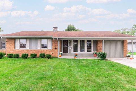 Photo of 679 W Elk Grove Boulevard, Elk Grove Village, IL 60007 (MLS # 12493406)