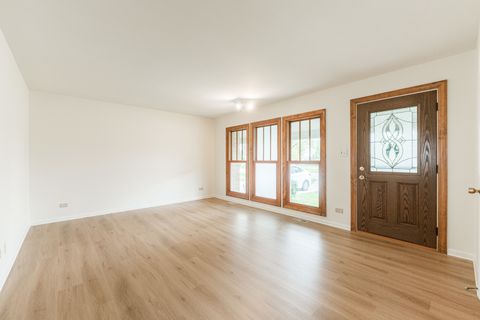Tiny photo for 679 W Elk Grove Boulevard, Elk Grove Village, IL 60007 (MLS # 12493406)