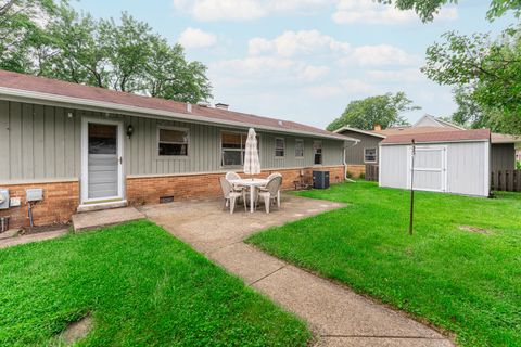 Tiny photo for 679 W Elk Grove Boulevard, Elk Grove Village, IL 60007 (MLS # 12493406)