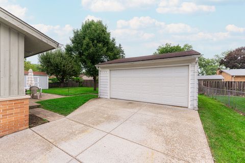 Tiny photo for 679 W Elk Grove Boulevard, Elk Grove Village, IL 60007 (MLS # 12493406)