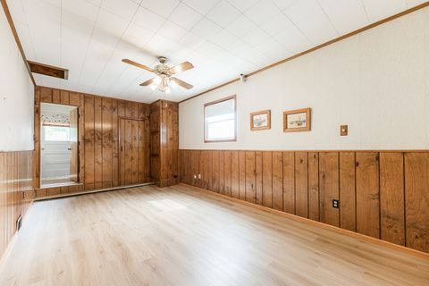 Tiny photo for 679 W Elk Grove Boulevard, Elk Grove Village, IL 60007 (MLS # 12493406)