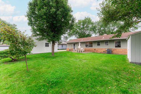 Tiny photo for 679 W Elk Grove Boulevard, Elk Grove Village, IL 60007 (MLS # 12493406)