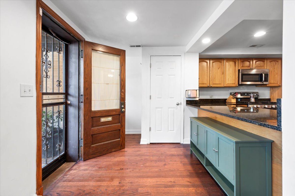 2030 W IRVING PARK Road 1