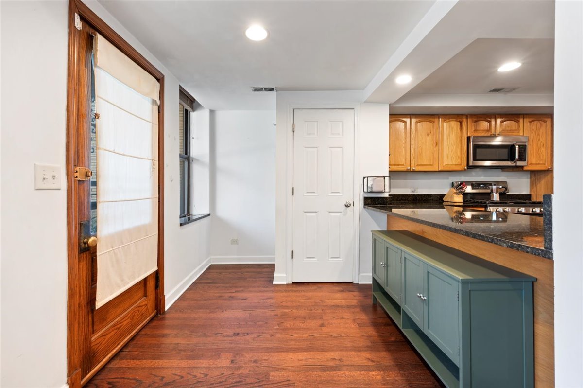 2030 W IRVING PARK Road 1